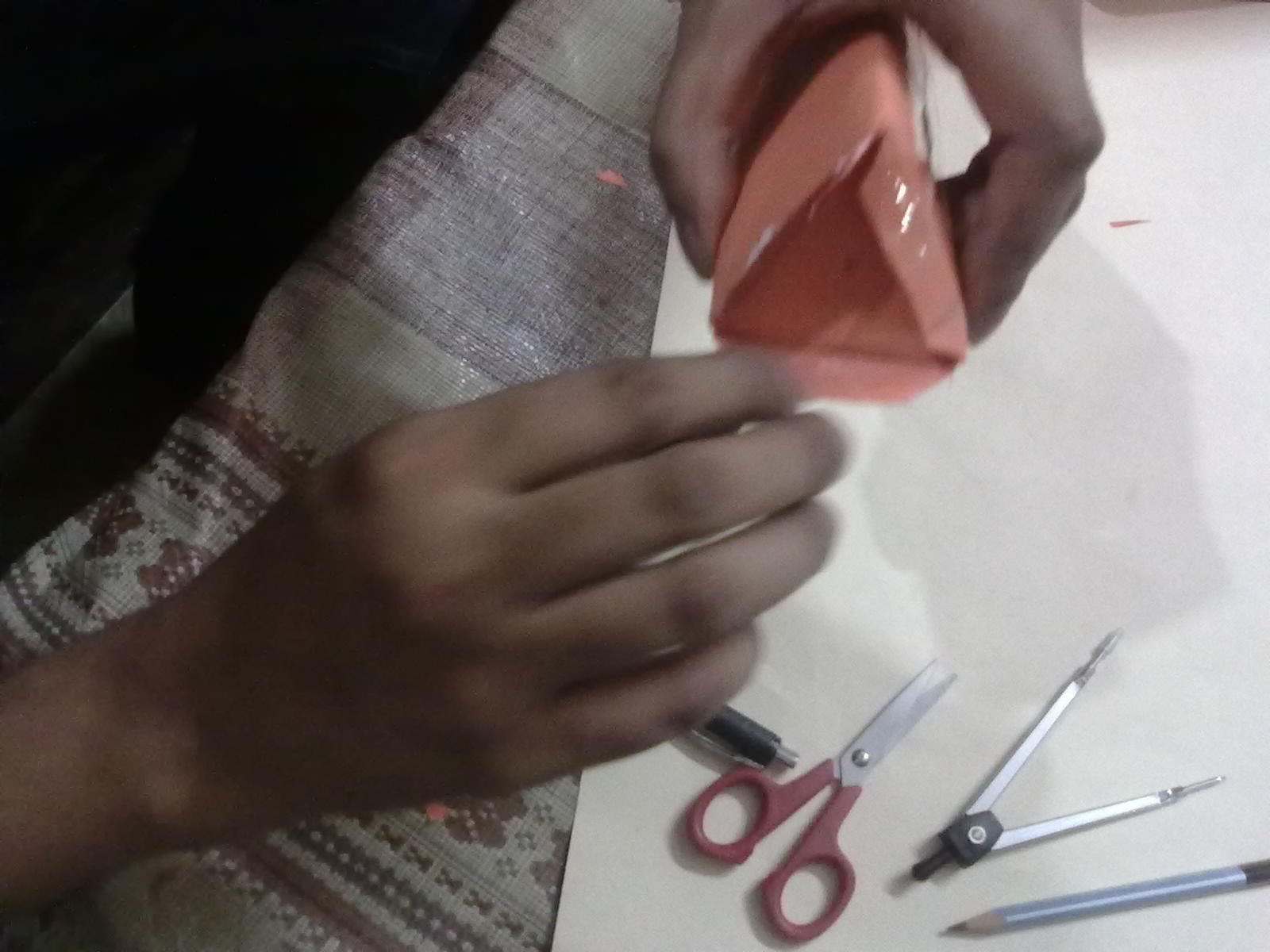 how to make a kaleidoscope